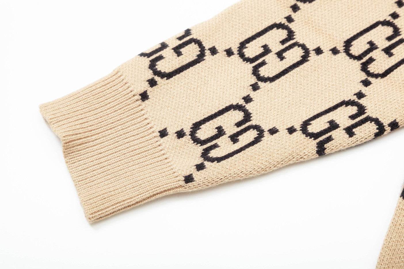 Gucci Signature BE7D Sweater
