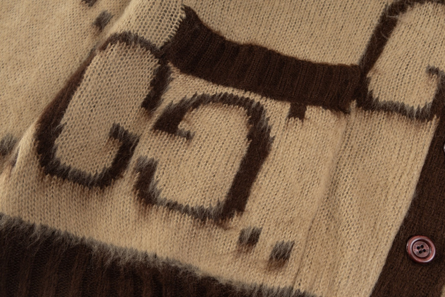 Gucci Signature 8B21 Apparel